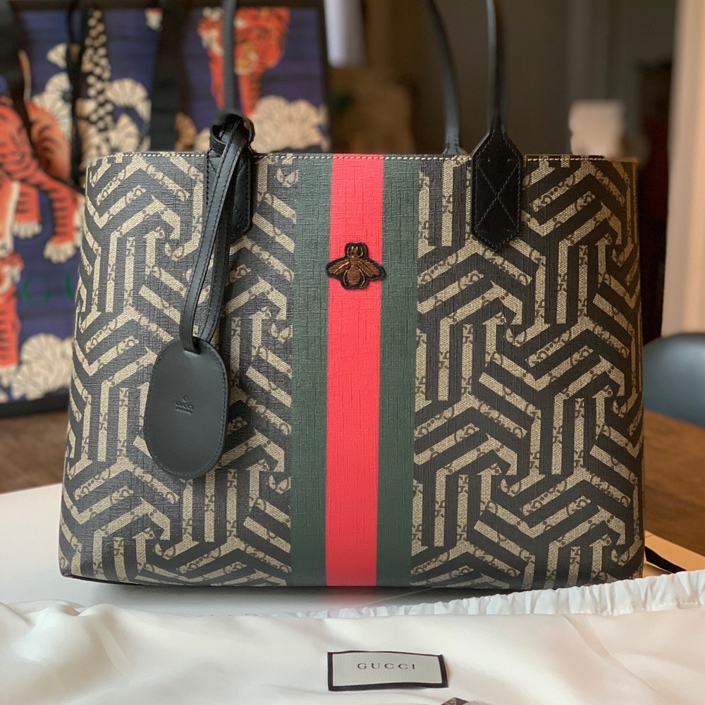 🎉1 day SALE- Gucci Bee Tote Caleido Print Canvas